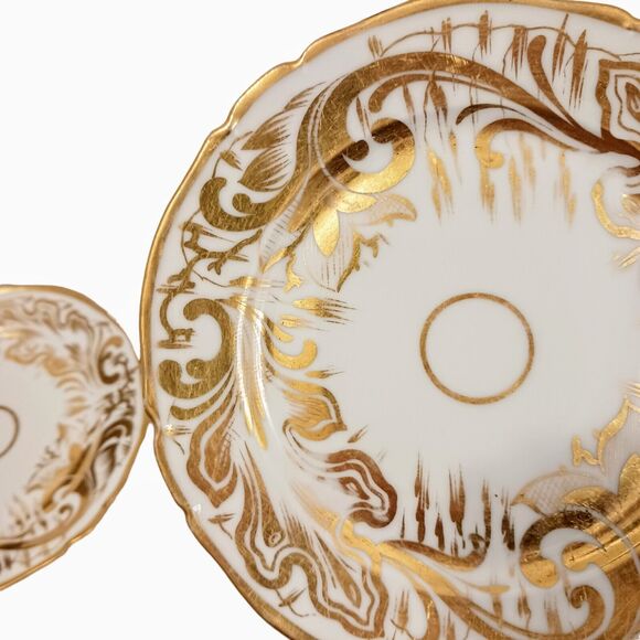 4 Pieces 24k Gold Hand Painted TEA CUP SAUCERS SET Scalloped Hollywood Regency - Picture 3 of 16